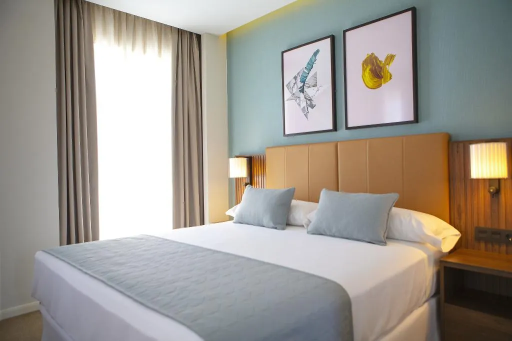 DOUBLE SUPERIOR WITH TERRACE Room, Hotel Riu Plaza España, Madrid