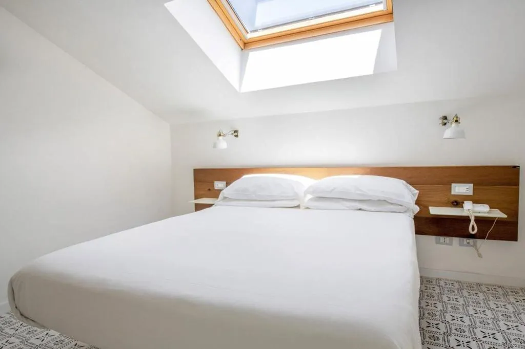 SUITE QUEEN SIZE BED Room, Hotel Nice, Naples