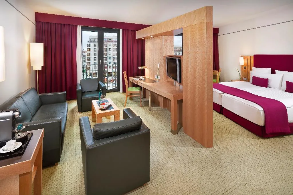 JUNIOR SUITE STANDARD Room, Melia Berlin, Berlin