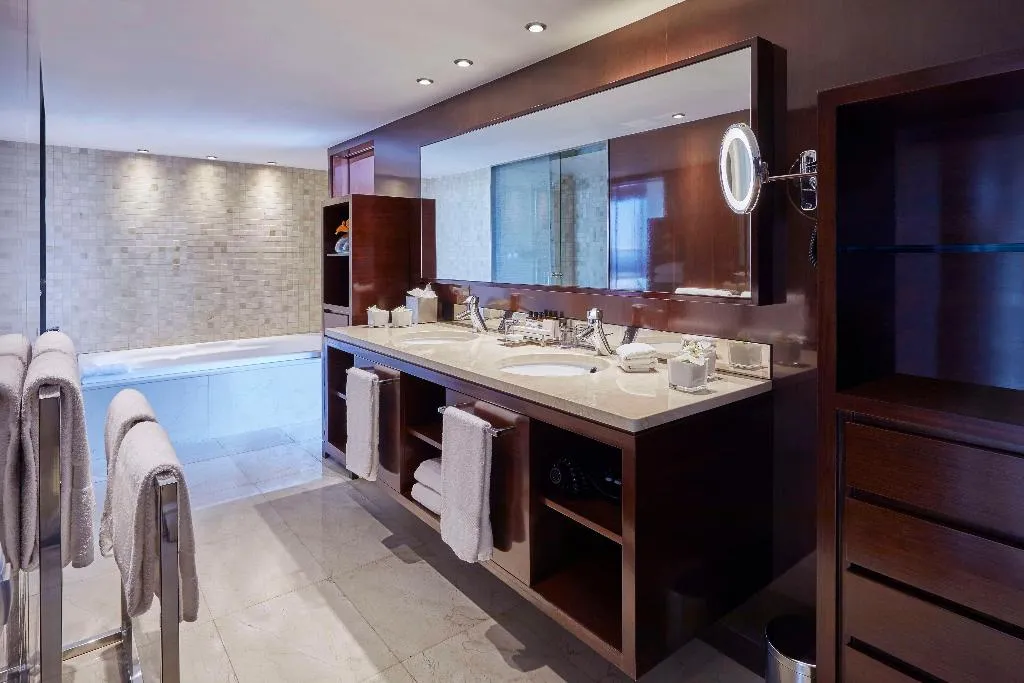 SUITE Presidential Room, Hyatt Regency Barcelona Tower, Barcelona