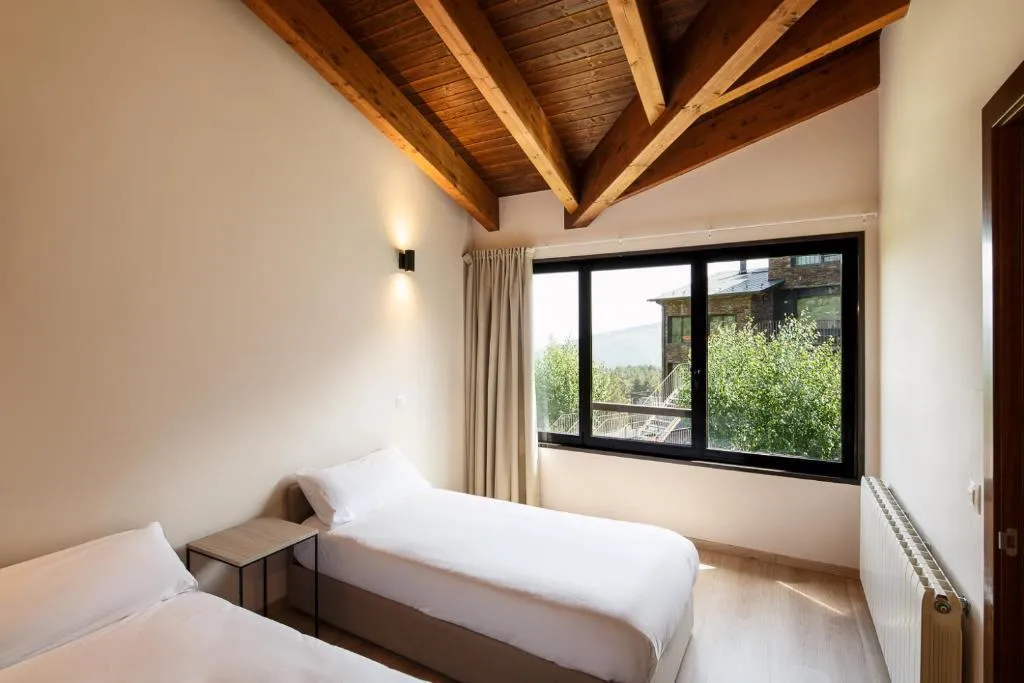APARTMENT DUPLEX Room, Apartments Masella 1600  Turistics, Costa Brava