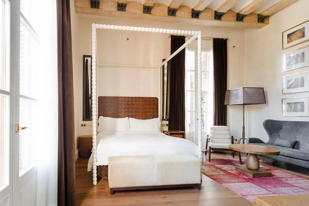 SUITE CITY VIEW KING BED Room, Do: Placa Reial, Barcelona