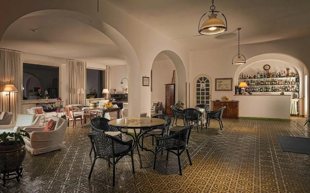 Restaurant, Bellevue, Naples