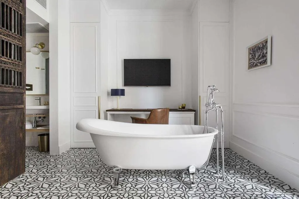 Room, Midmost Barcelona, Barcelona