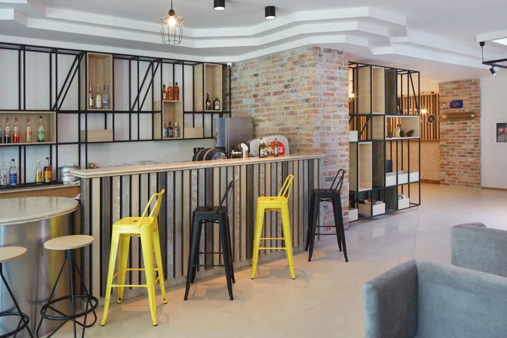 Bar, Aktinia, Bourgas