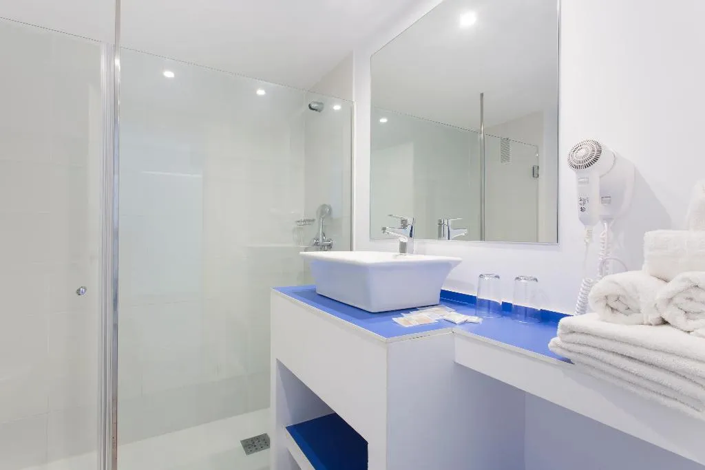 Double or Twin SUPERIOR CAPACITY 3 Room, Guya Wave, Majorca
