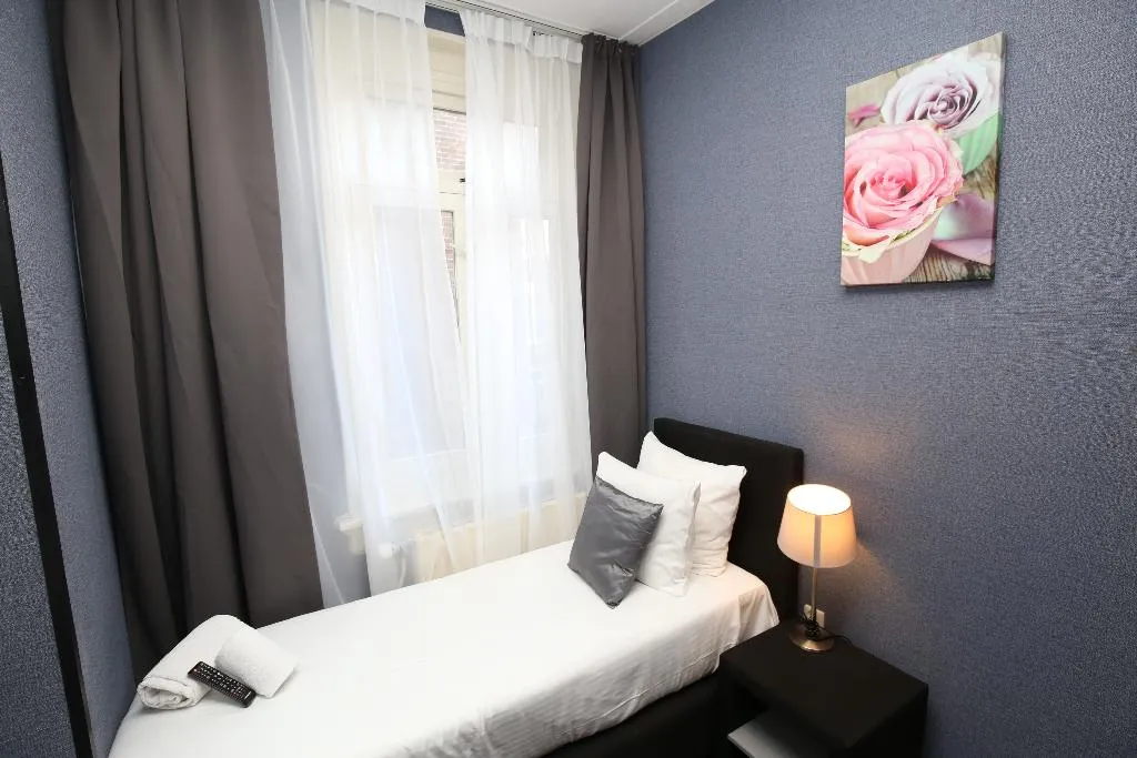 SINGLE WITH SHARED BATHROOM Room, Hotel Flipper Amsterdam, Amsterdam