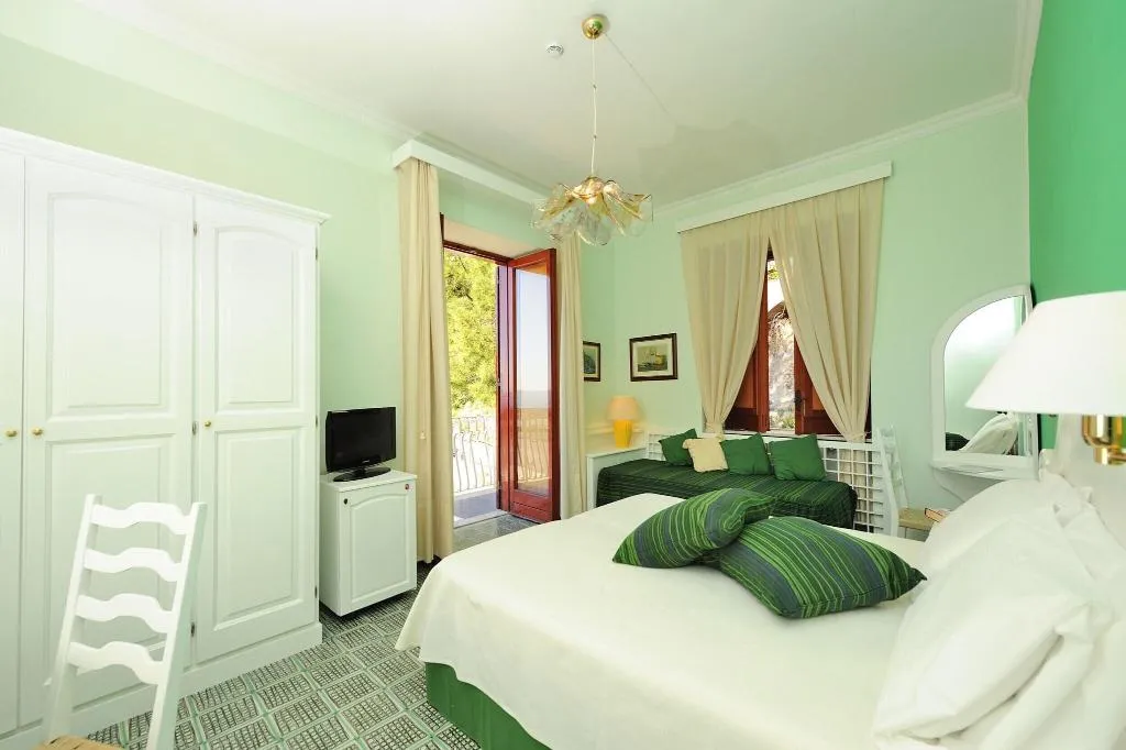 Double or Twin PARTIAL OCEAN VIEW Room, La Bussola, Naples