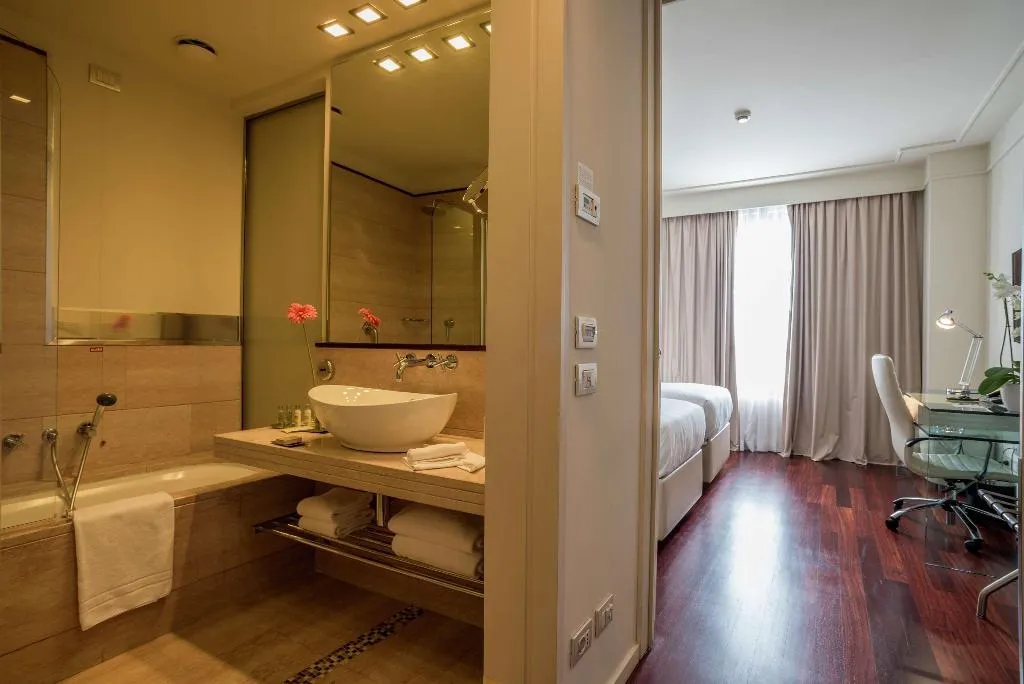 TWIN GUEST ROOM Room, DoubleTree by Hilton Florence Metropole, Florence