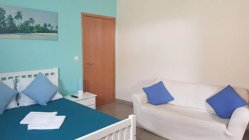 Room, Fx Pena, Madeira