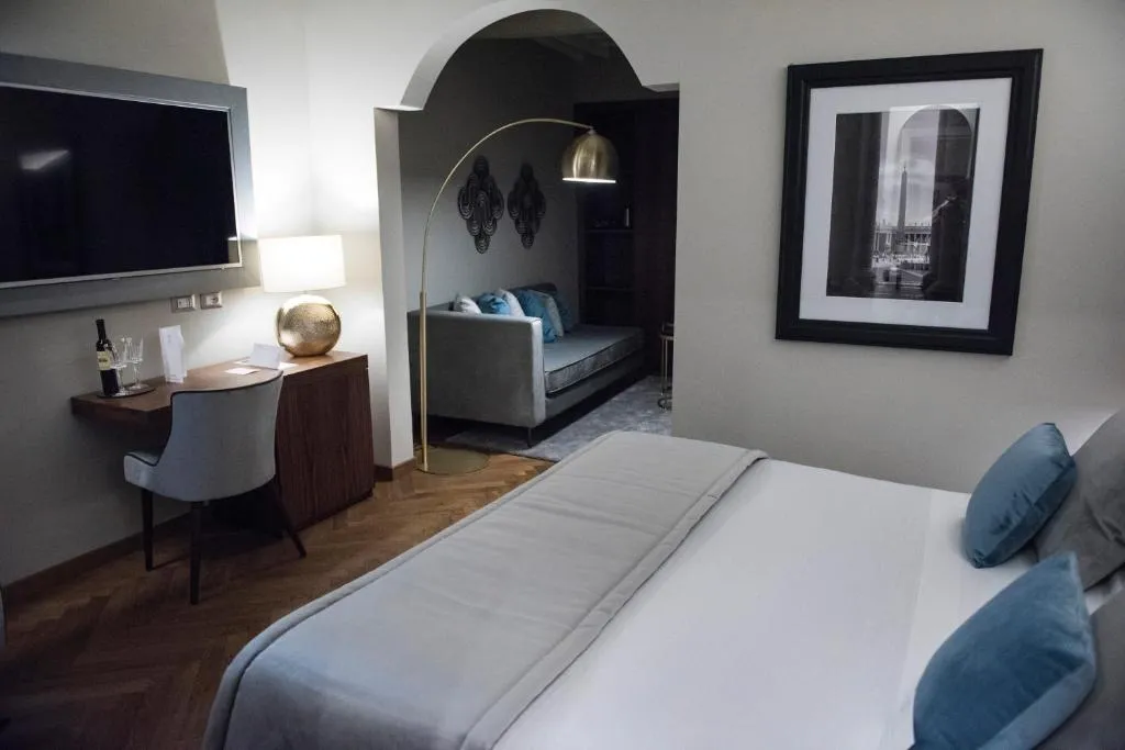 Room, Antico Albergo del Sole al Pantheon, Rome