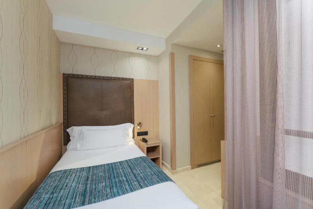 SINGLE STANDARD Room, Hotel Gotico, Barcelona