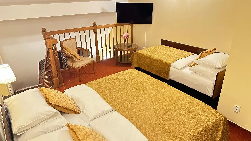 TRIPLE DUPLEX Room, Fleur De Lis Hotel, Prague