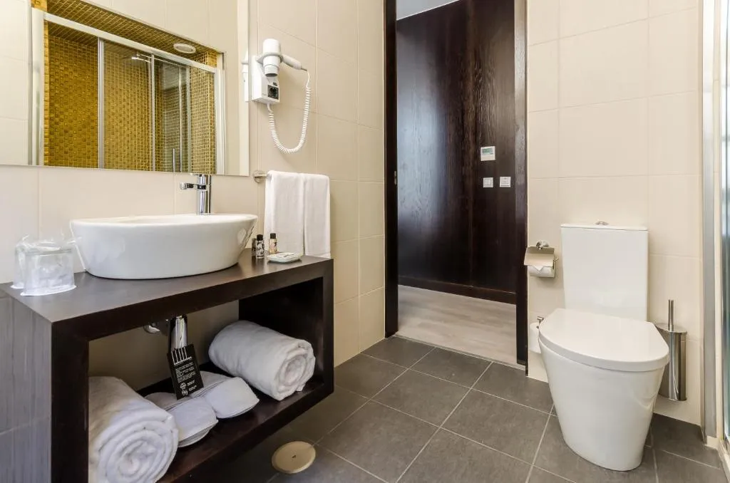Double or Twin STANDARD Room, behotelisboa, Lisbon