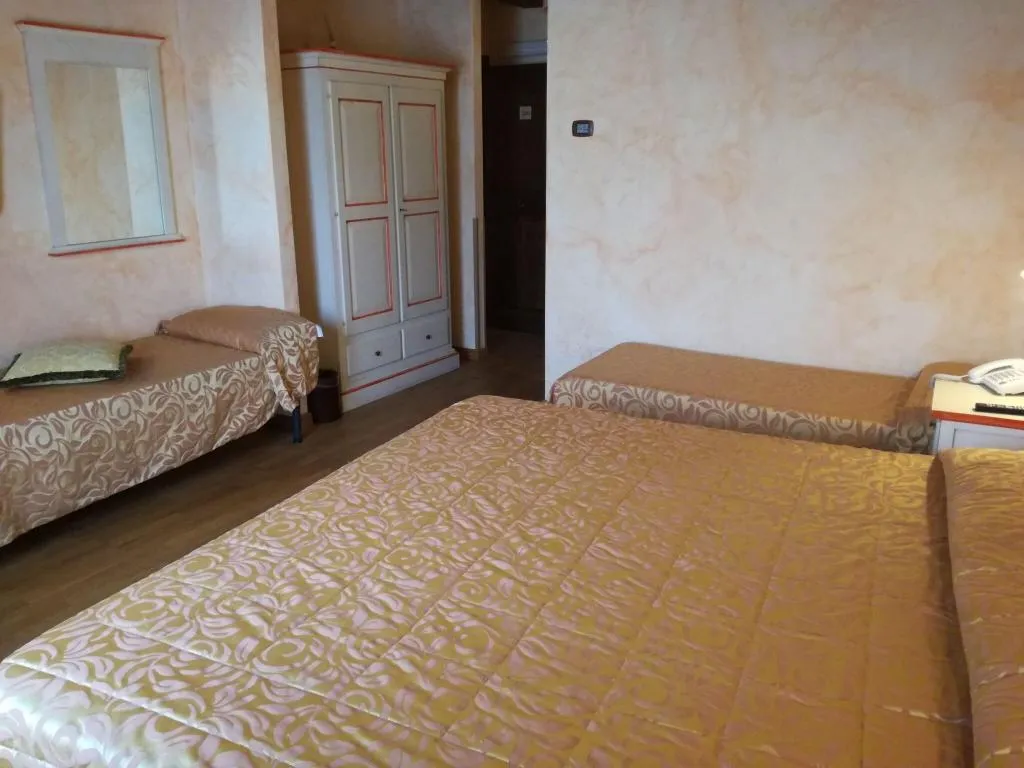 TWIN TWO BEDS Room, Hotel Relais Castrum Bocce, Rome