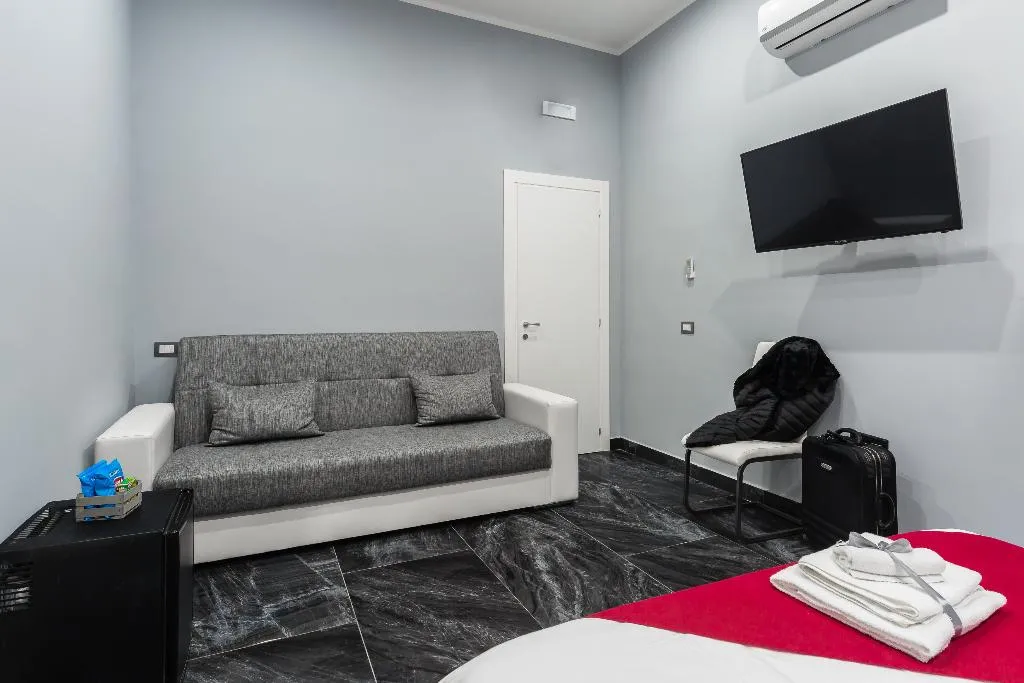 QUADRUPLE STANDARD Room, Hotel Palace Napoli, Naples