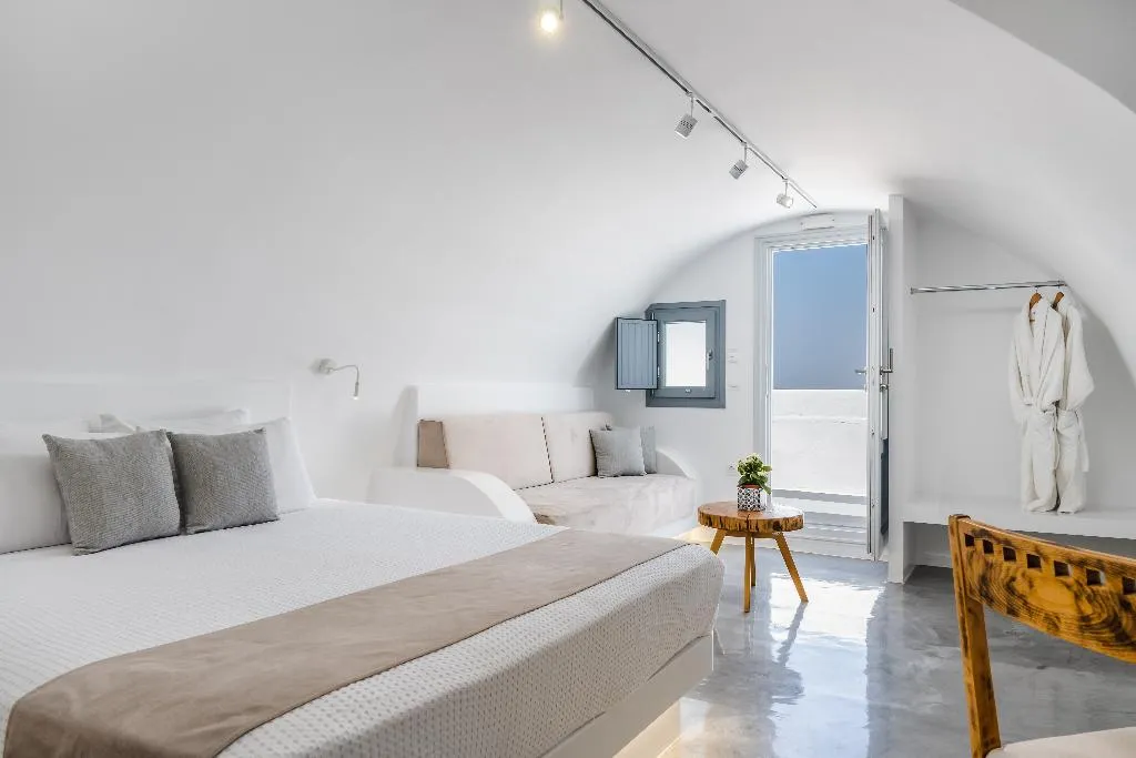 SUITE WITH VIEWS Room, Serenita Luxury Suites, Santorini