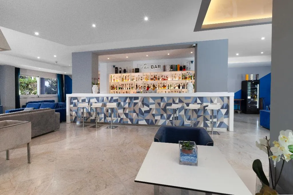 Bar, Atlantic Palace, Naples