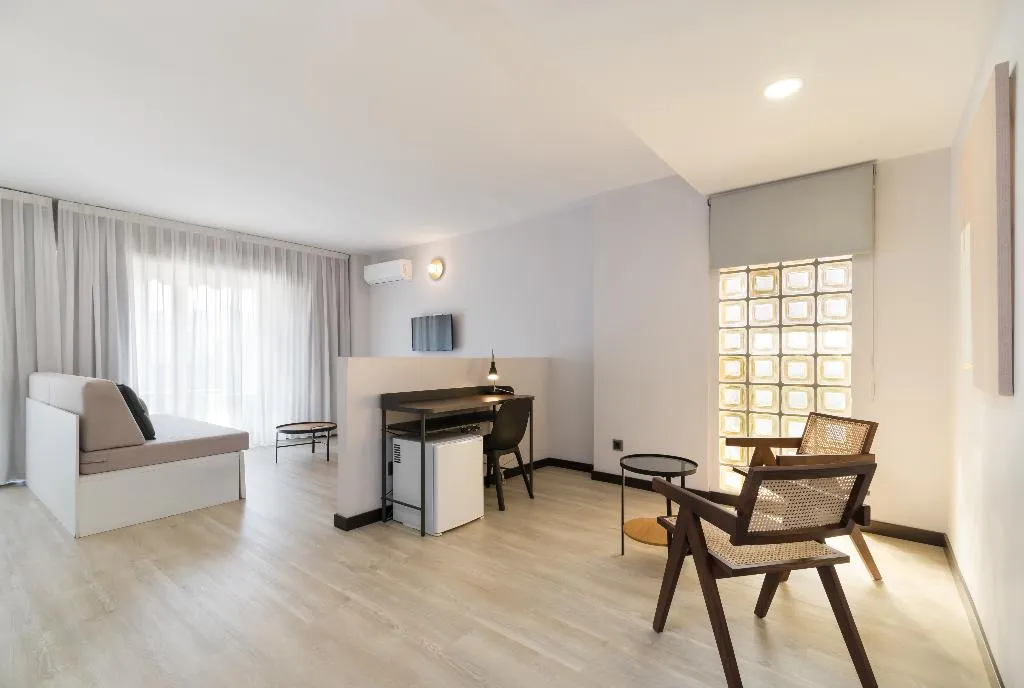 JUNIOR SUITE WITH BALCONY Room, Roisa Hostal Boutique, Madrid