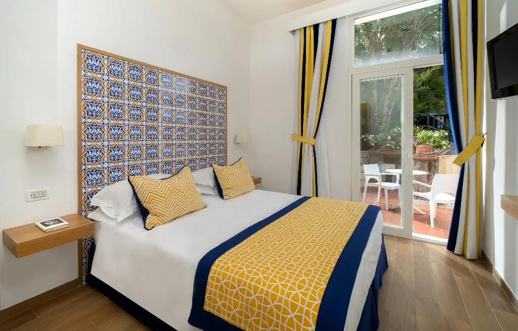 DOUBLE WITH BALCONY Room, Hotel Miramare, Naples