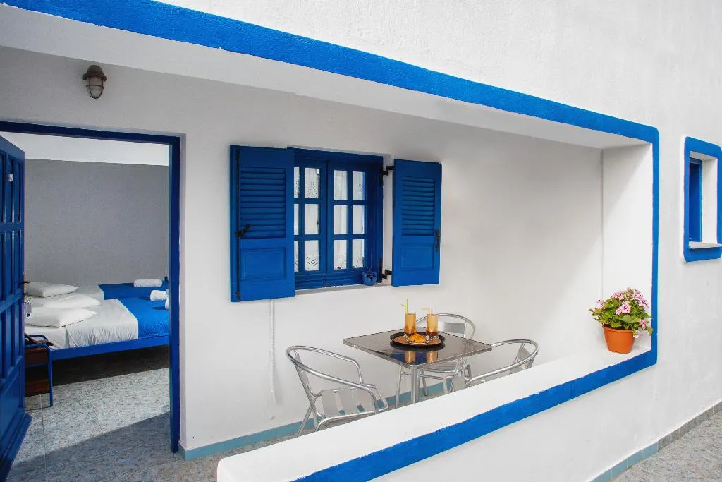 TRIPLE STANDARD Room, Roula Villa, Santorini