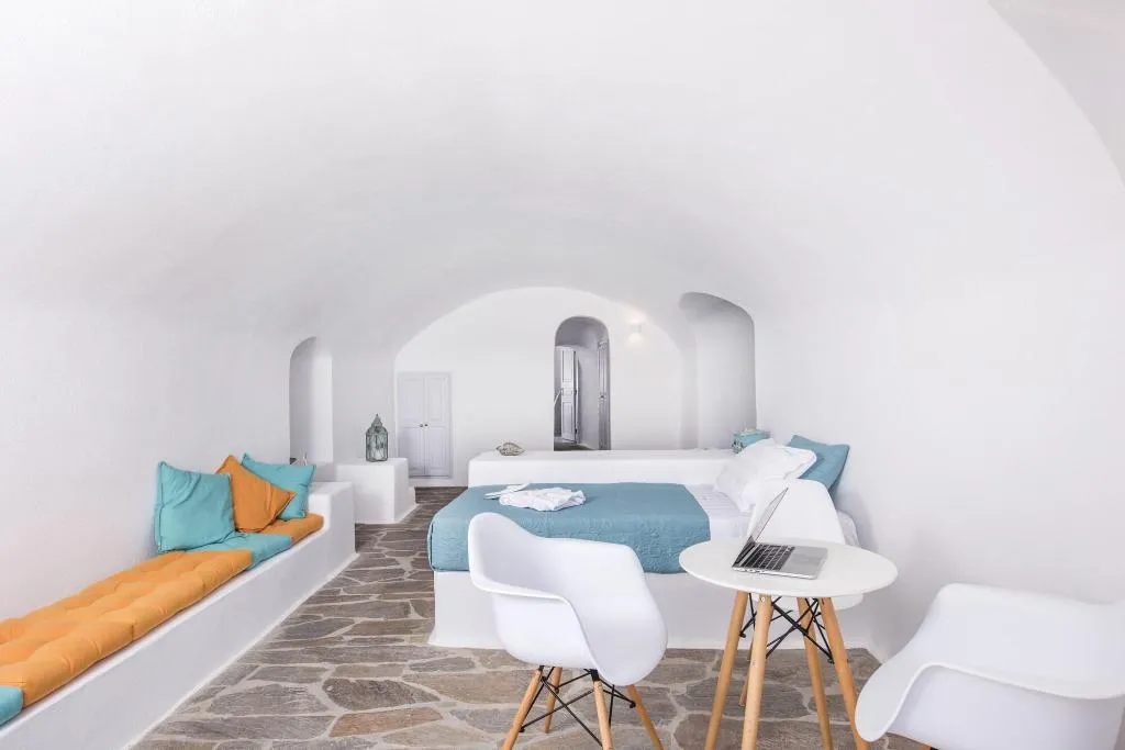 Room, Horizon Aeifos Suites, Santorini