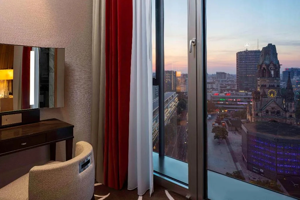 JUNIOR SUITE WITH VIEWS Room, Waldorf Astoria Berlin, Berlin