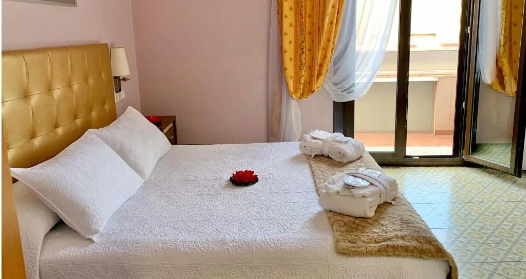 Room, Hotel Llar De Capitans, Barcelona