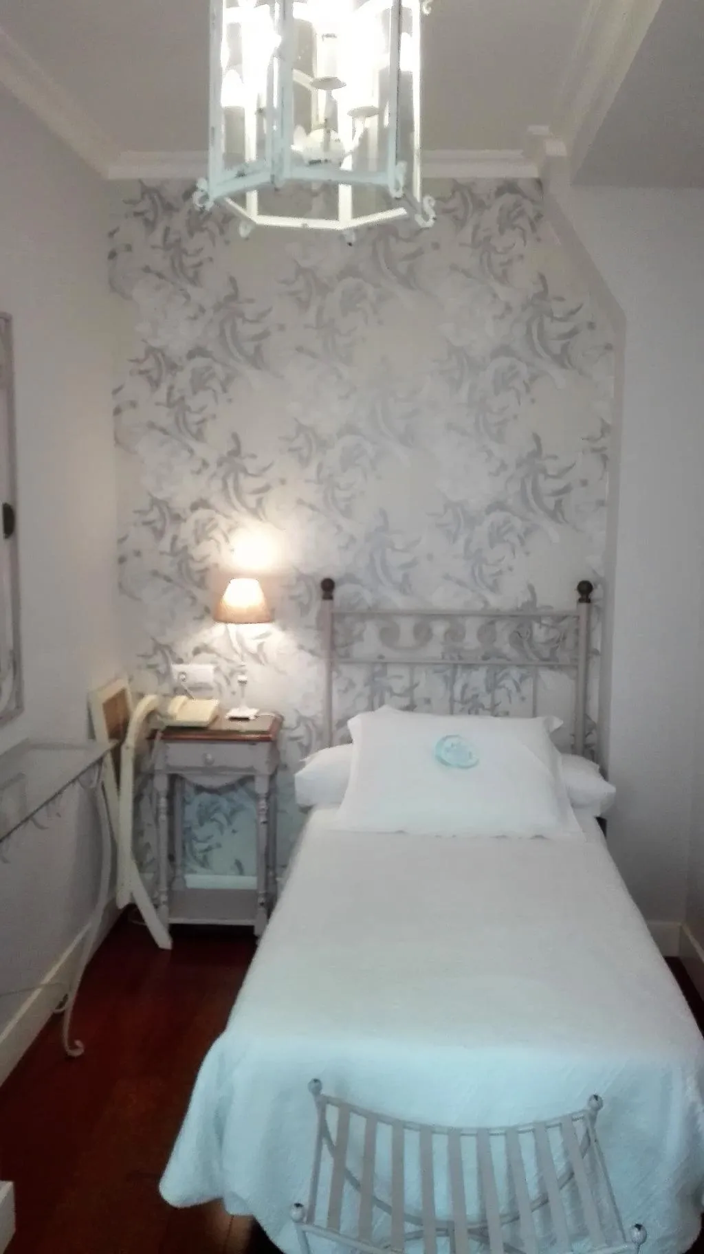 SINGLE STANDARD Room, Le Petit Paris, Seville
