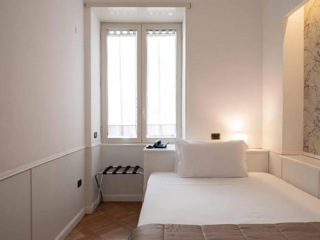 DOUBLE SINGLE USE STANDARD Room, Grand Hotel Europa, Naples
