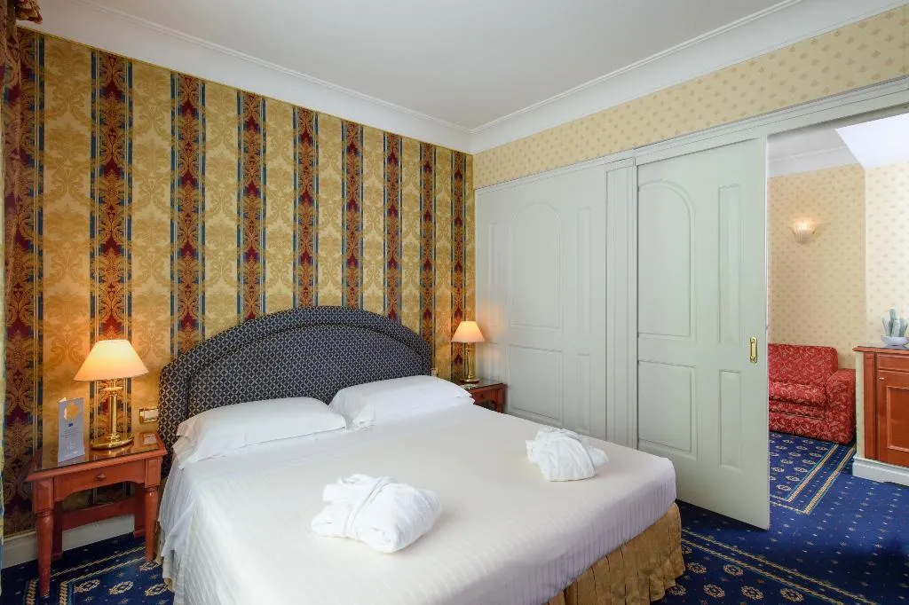 SUITE CAPACITY 4 Room, Grand Hotel Adriatico, Florence