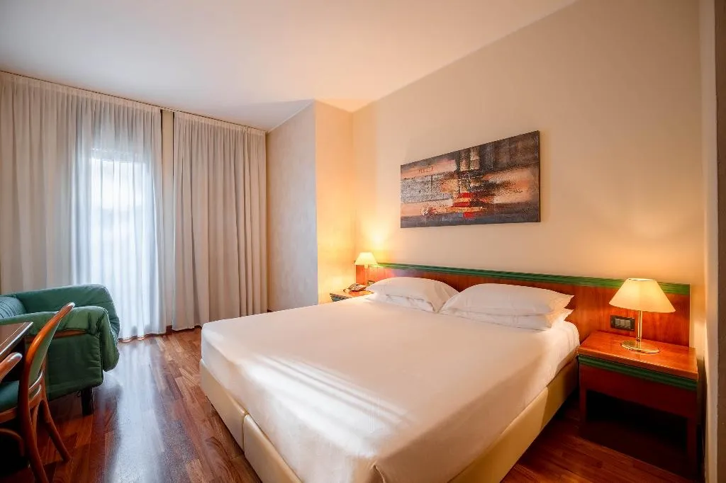 DOUBLE STANDARD Room, Hotel Raffaello, Milan
