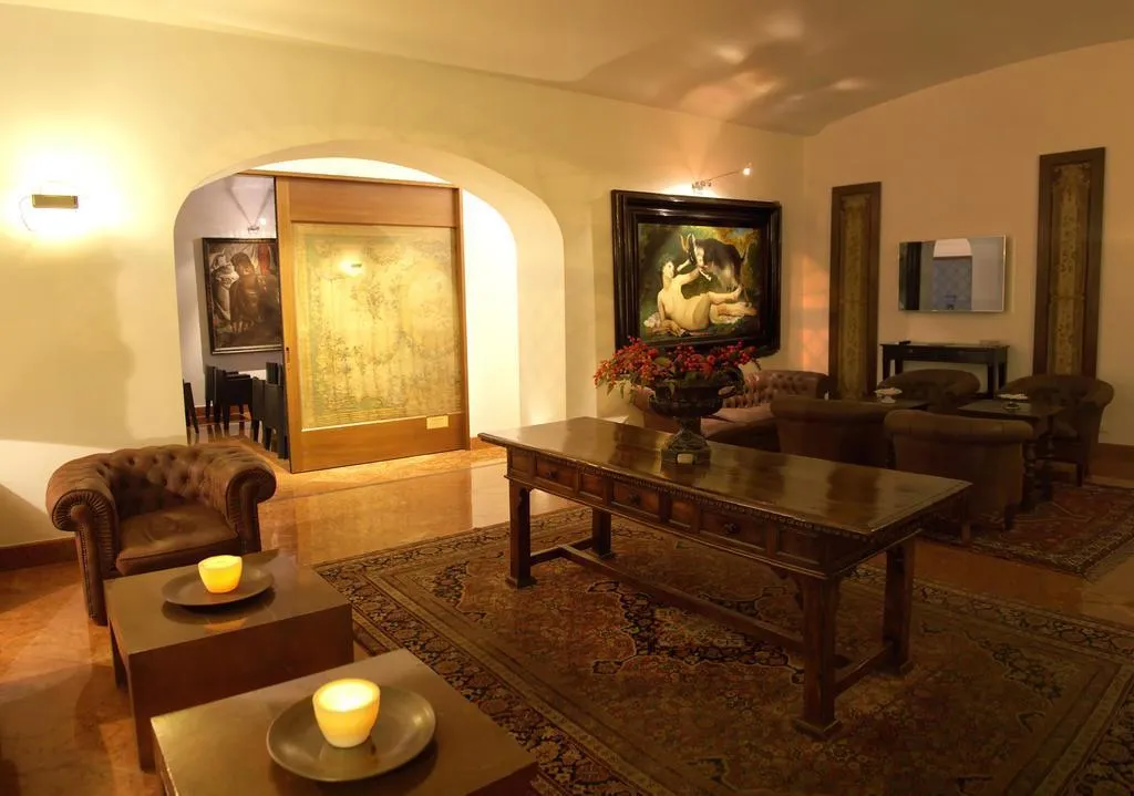 Lobby, Palazzo Brunaccini, Palermo