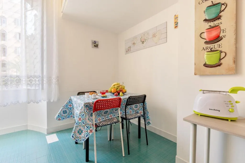 Room, Do Domus, Naples