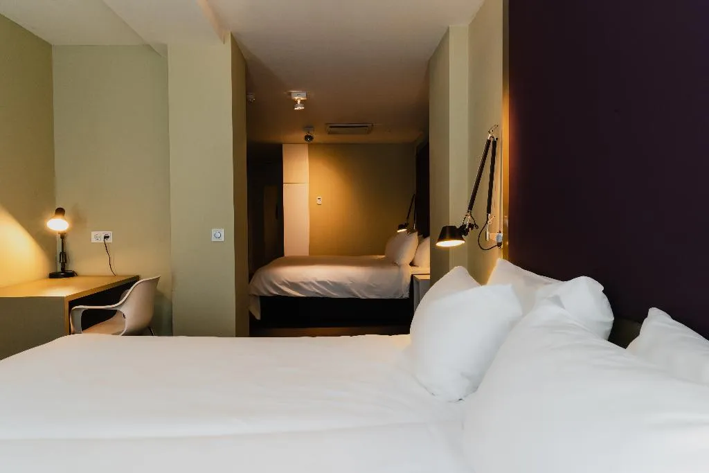 QUADRUPLE STANDARD Room, Hotel Roemer, Amsterdam
