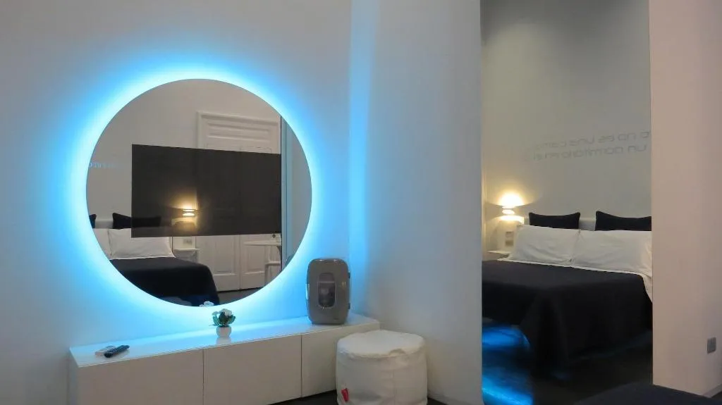 Room, Skyhouse Chiatamone, Naples