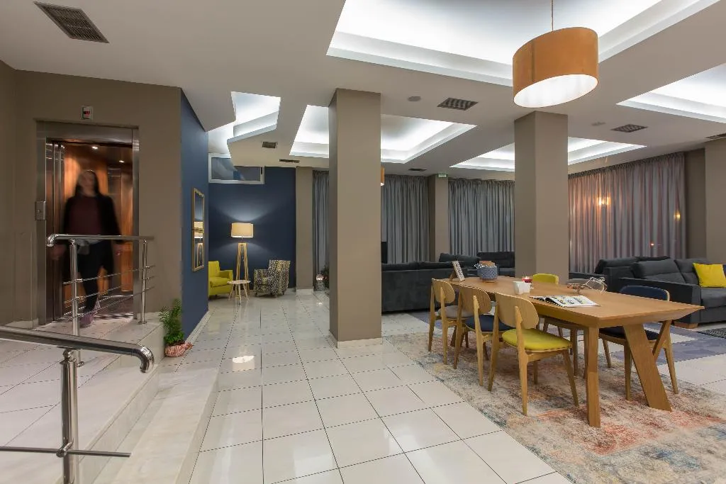 Lobby, Elena, Kalamata