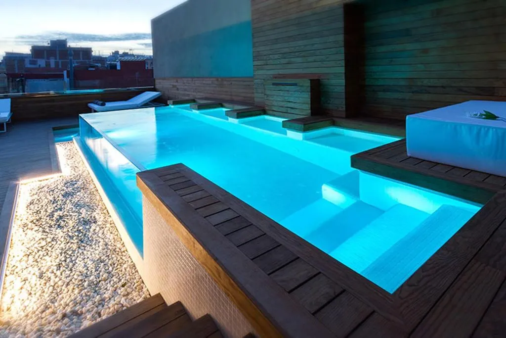 Pool, Hotel Well And Come, Barcelona