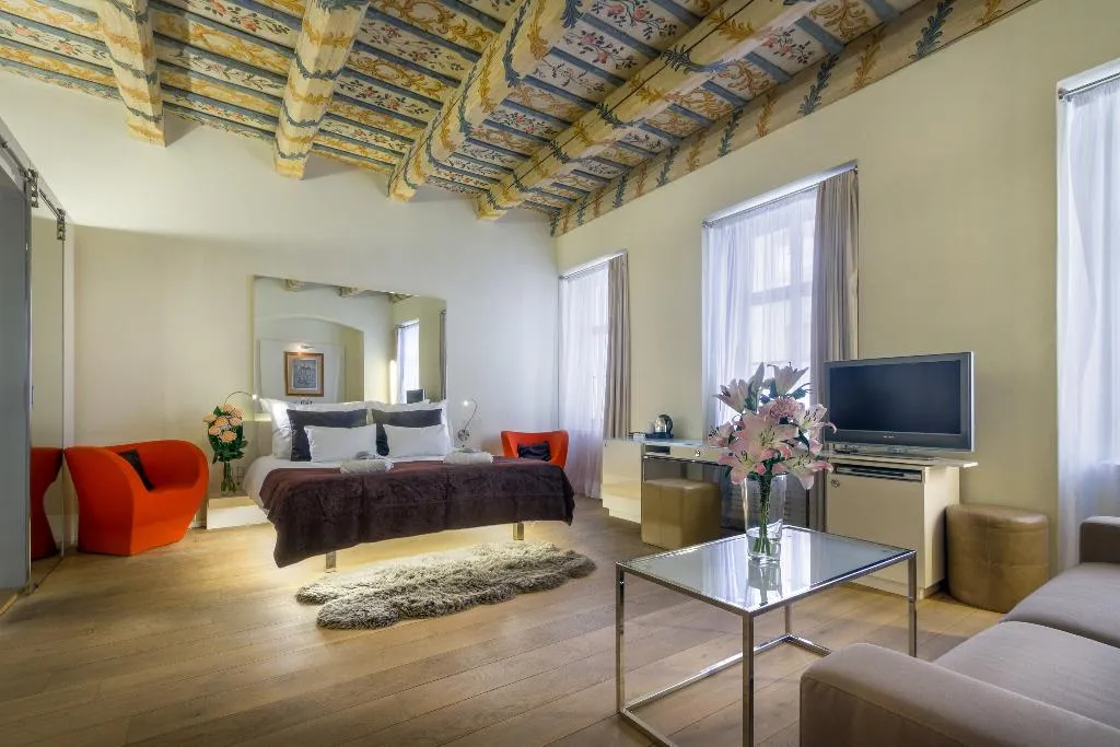 TRIPLE DELUXE Room, Three Storks Hotel, Prague