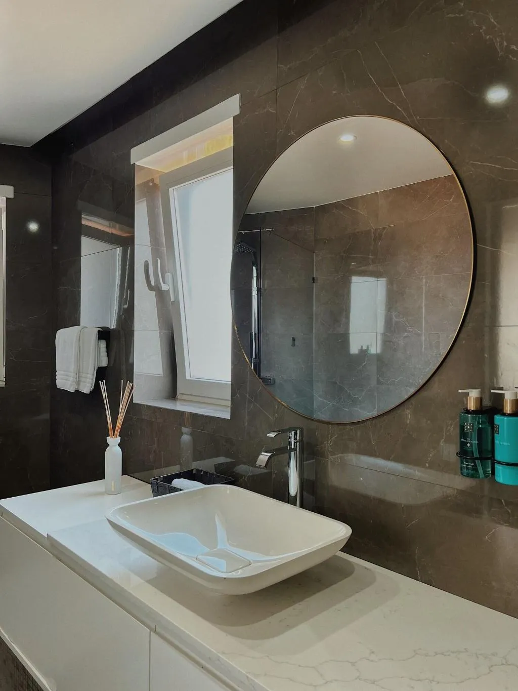 Room, Luna House, Lisbon