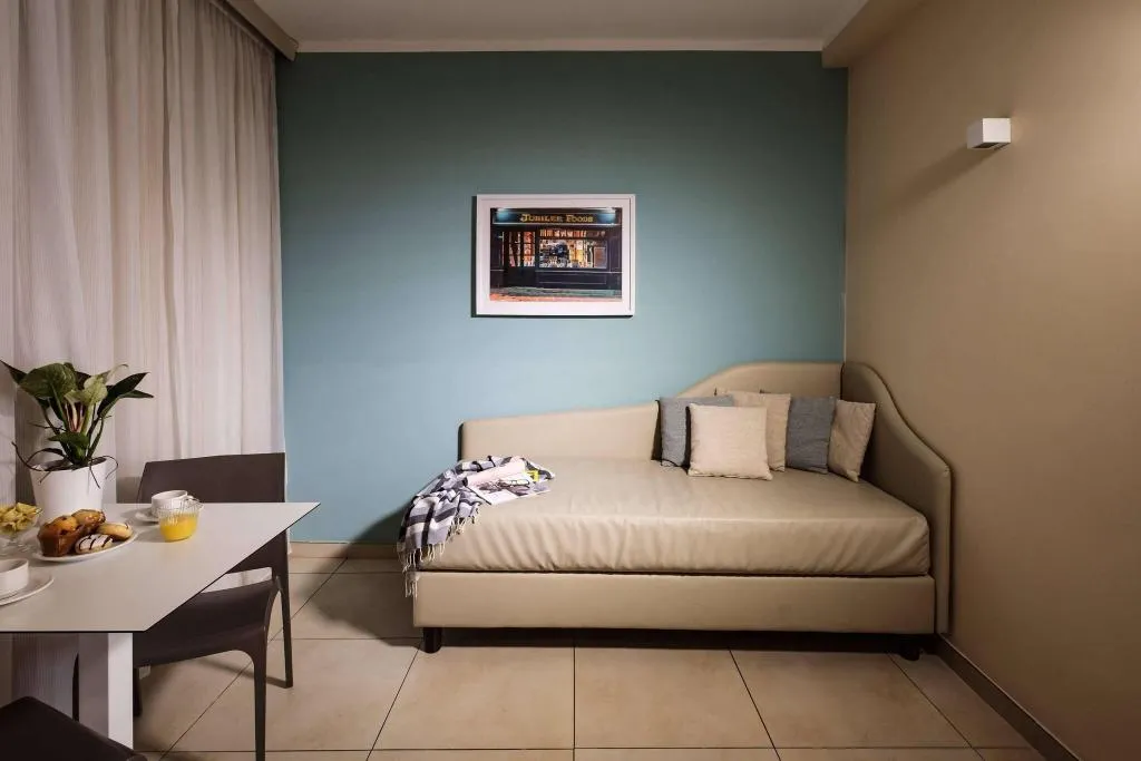 SUITE STANDARD Room, Hotel 115 The Strand Hotel and Suites, Malta