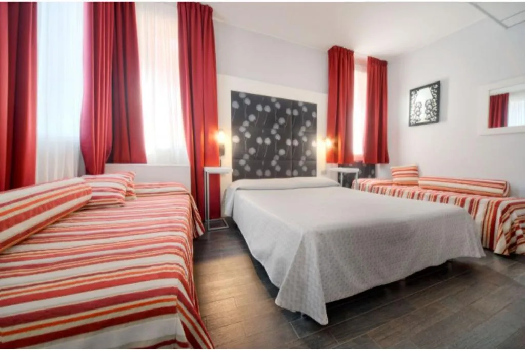 QUADRUPLE STANDARD Room, Aaron, Venice