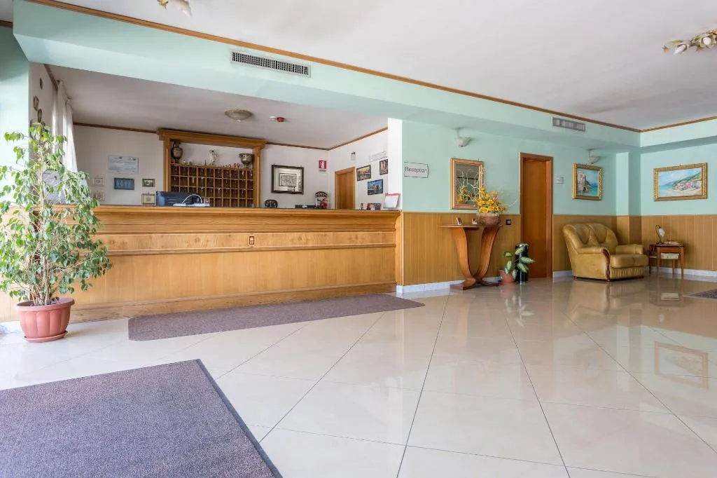 Lobby, Hotel Plaza, Naples