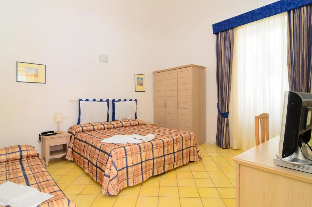 FAMILY ROOM STANDARD Room, Albergo Villa Giusto, Naples