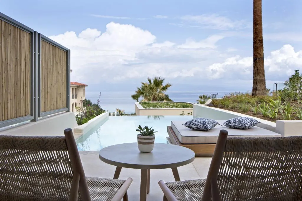 JUNIOR SUITE SEA VIEW WITH PRIVATE POOL Room, MERAVIA Leonardo Limited Edition, Halkidiki