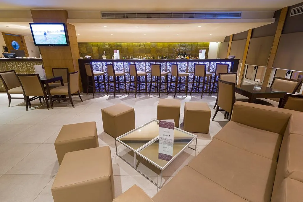 Bar, Golf Royal, Tunisia