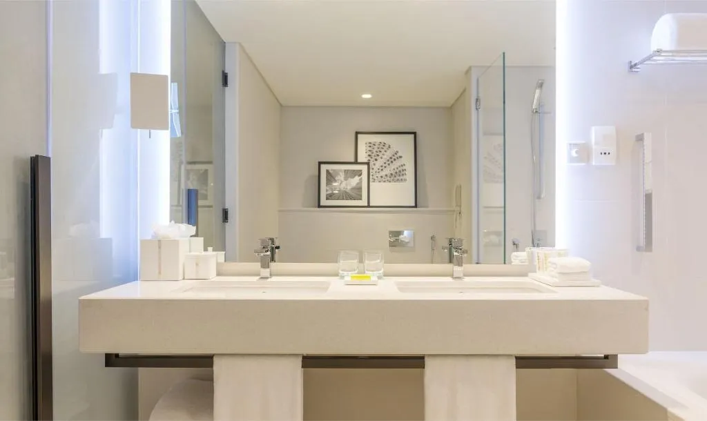 SUITE KING BED SMOKING Room, Le Royal Meridien Beach Resort and Spa, Dubai