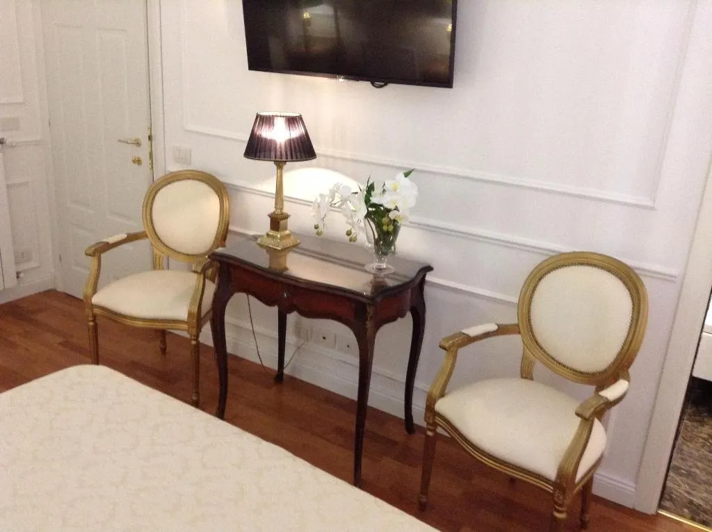 Room, King Plaza, Naples