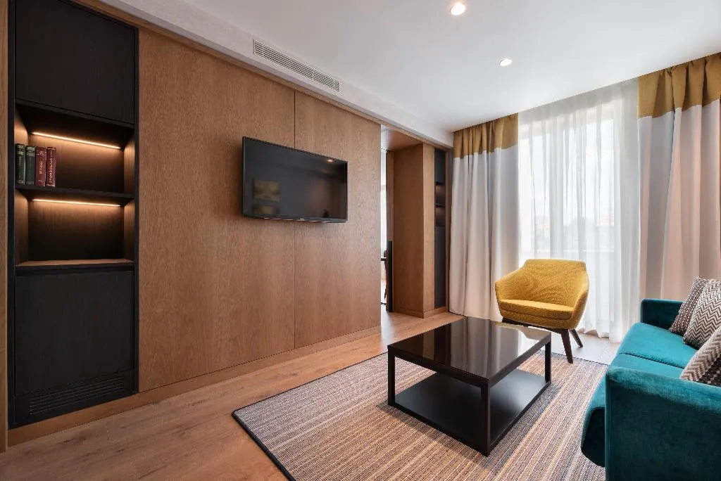 JUNIOR SUITE STANDARD Room, Eurostars Aliados, Porto