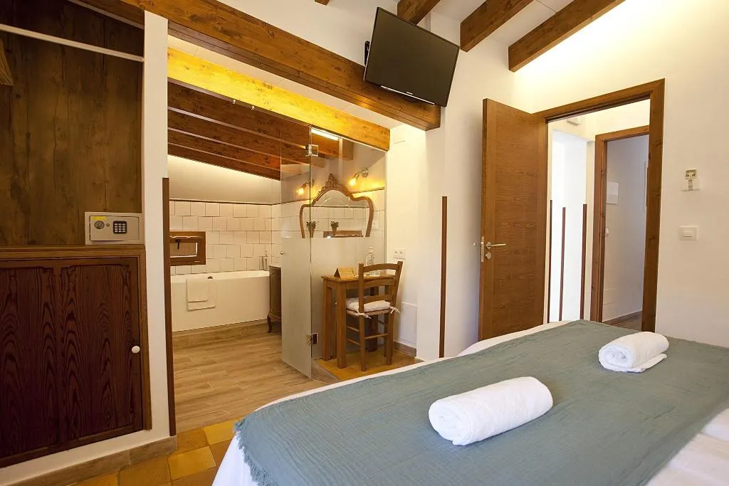 Room, Casal de Petra - Rooms & Pool, Majorca
